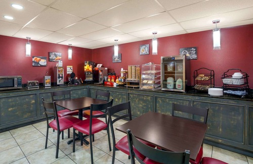 Brandon Hotel | Rodeway Inn