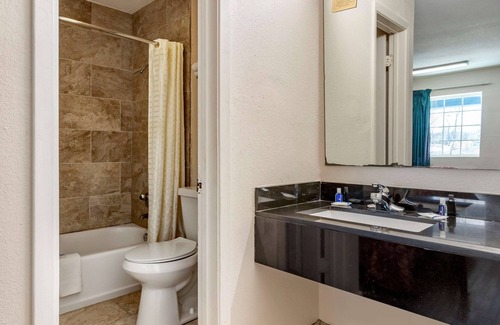Caldwell Hotel | Rodeway Inn