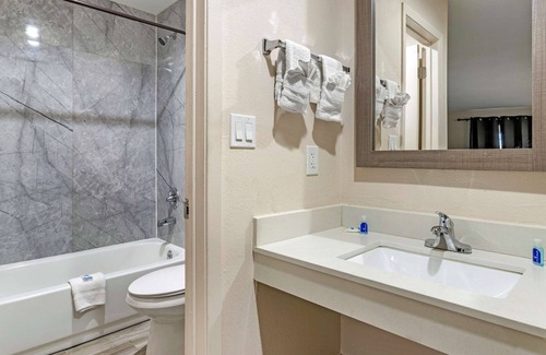 Caldwell Hotel | Rodeway Inn