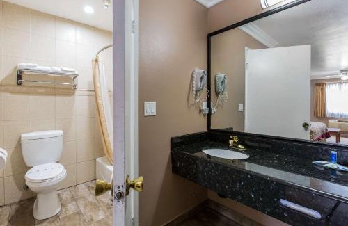 Cypress Hotel | Rodeway Inn