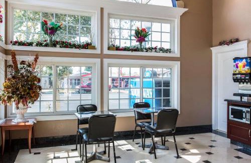 Cypress Hotel | Rodeway Inn