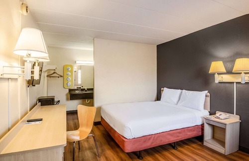 Dubuque Hotel | Rodeway Inn