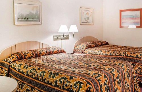 Findlay Hotel | Rodeway Inn