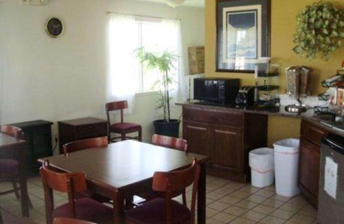 Goddard Hotel | Rodeway Inn