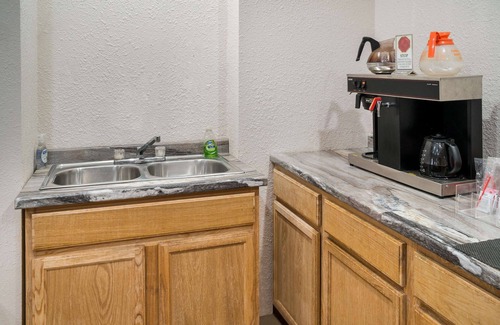 Mary Alice Hotel | Rodeway Inn
