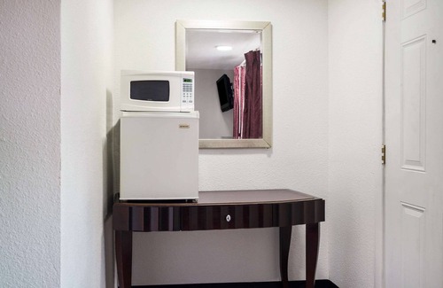 Mary Alice Hotel | Rodeway Inn