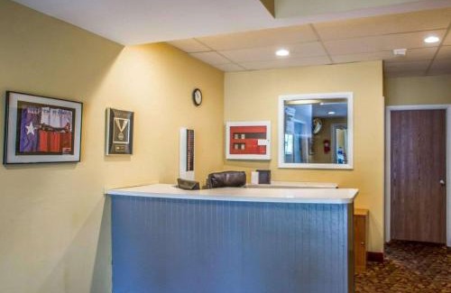 Lakeville Hotel | Rodeway Inn