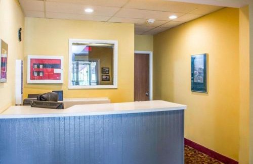 Lakeville Hotel | Rodeway Inn
