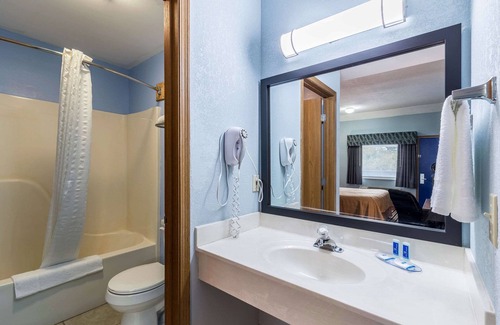Ludington Hotel | Rodeway Inn