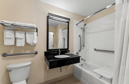 Macon Hotel | Rodeway Inn