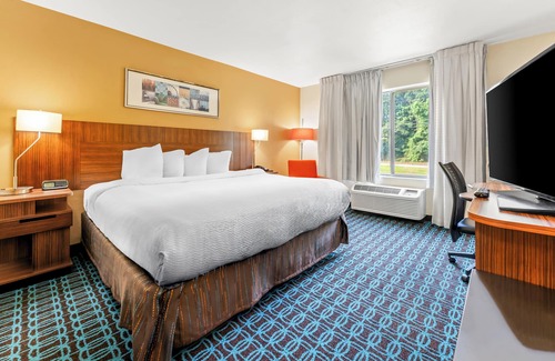 Macon Hotel | Rodeway Inn