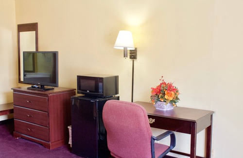Monroe Hotel | Rodeway Inn