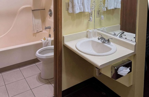 Moriarty Hotel | Rodeway Inn