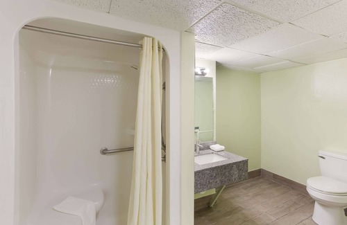 South Point Hotel | Rodeway Inn