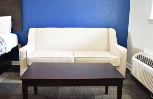 Swainsboro Hotel | Rodeway Inn