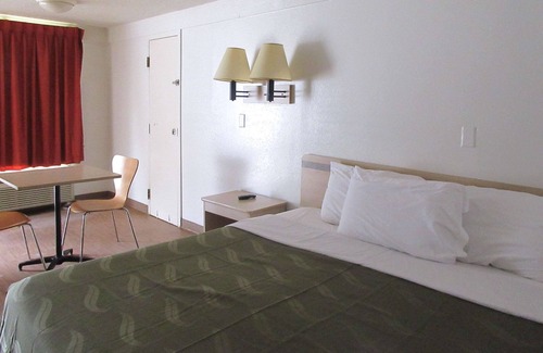 Washington Hotel | Rodeway Inn Washington PA