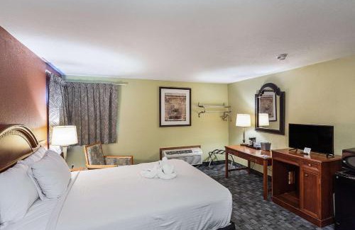Wauseon Hotel | Rodeway Inn Wauseon