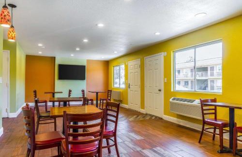 Rohnert Park Hotel | Rodeway Inn Wine Country