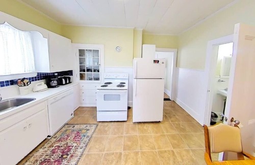 Yarmouth Apartment | Rodney Guest House #141