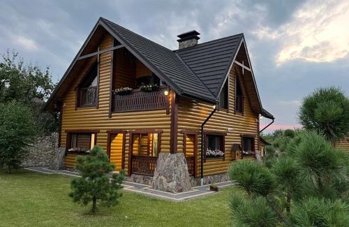 Pochaiv Villa | Rodynne Gnizdo