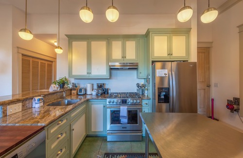 Hood River House | Roe Parker House - DT Hood River, Walk everywhere!