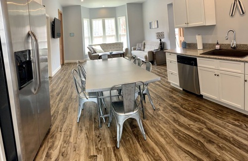 Watkins Glen House | Roe Summer Cottage, Suite A