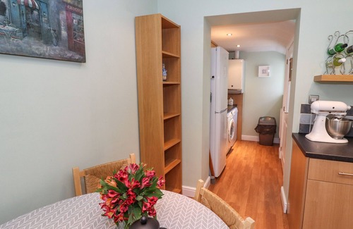 Boroughbridge Cottage | ROECLIFFE, pet friendly, with a garden in Boroughbridge