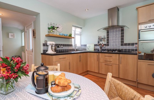 Boroughbridge Cottage | ROECLIFFE, pet friendly, with a garden in Boroughbridge