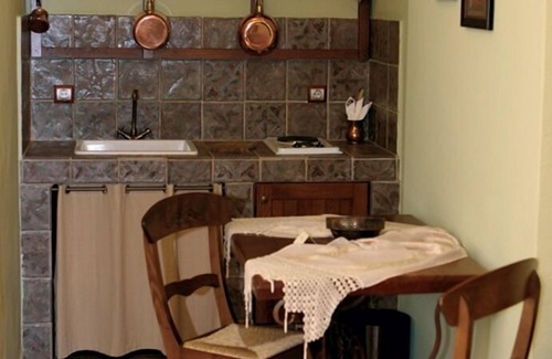 Almopia House | Roes Suites