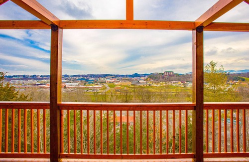 Pigeon Forge House | Roger That! New Htd Pool Cabin 1 mile from Pigeon Forge/Gatlinburg Attractions