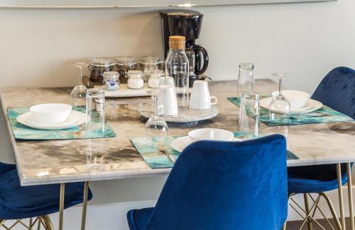 Downtown Edmonton Apartment | Rogers Place King Bed Studio in Downtown Edmonton