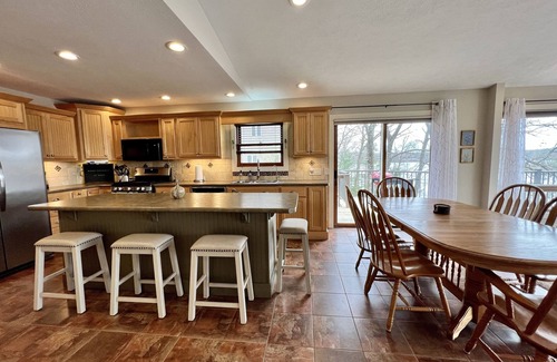 Big Rapids House | Rogers Pond & River Retreat | Grand Views | Kayaks
