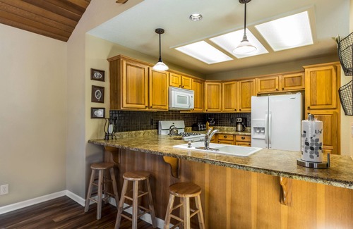 Sunriver House | ROGU04 - Great for Families, Short Walk to Deschutes River, A/C, Bikes, Foosball