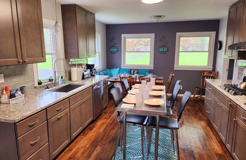 Rockford House | Rogue River Frontage