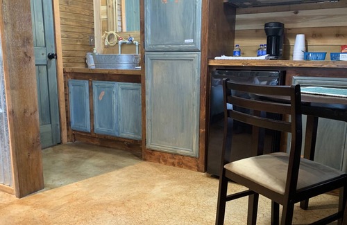 Cache Cabin | Rojo Buffalo Cabin at The Lazy Buffalo Wichita Mountains, Cache Medicine Park