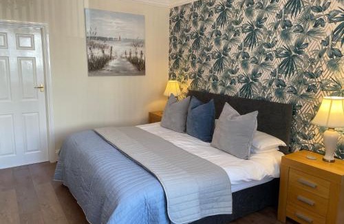 Roker Apartment | Roker Cottage, luxury seaside apartment, private parking, sky tv