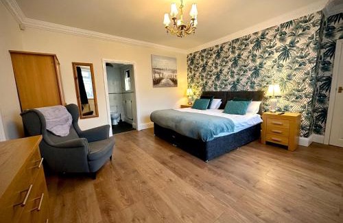 Roker Apartment | Roker Cottage, luxury seaside apartment, private parking, sky tv