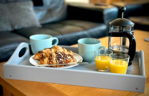 Roker Apartment | Roker Cottage, luxury seaside apartment, private parking, sky tv