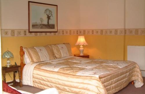 Pontefract House | RolandsCroft Guest House