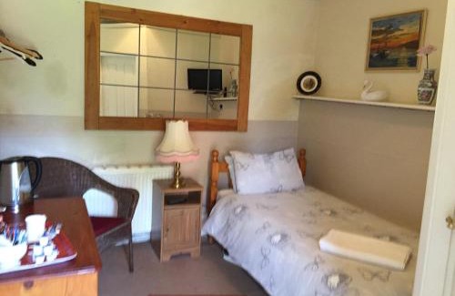 Pontefract House | RolandsCroft Guest House