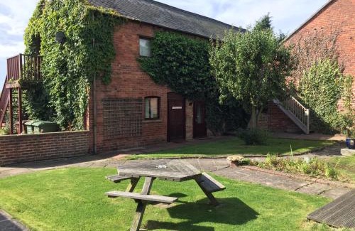 Pontefract House | RolandsCroft Guest House