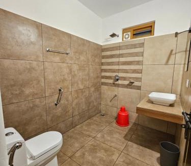 Kumily Hotel | Rolax Tourist home
