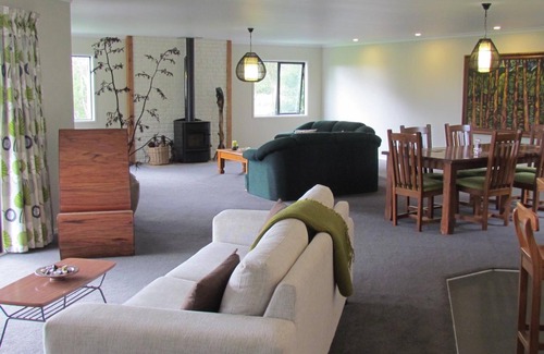 Oropi Bed & Breakfast | Rolling Hills Country Stay B&B