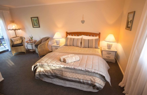 Oropi Bed & Breakfast | Rolling Hills Country Stay B&B