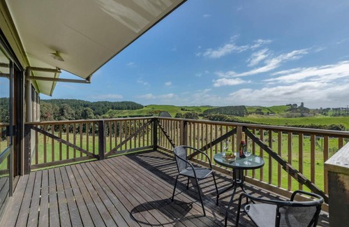Otaua House | Rolling Hills Retreat - Otaua Holiday Home