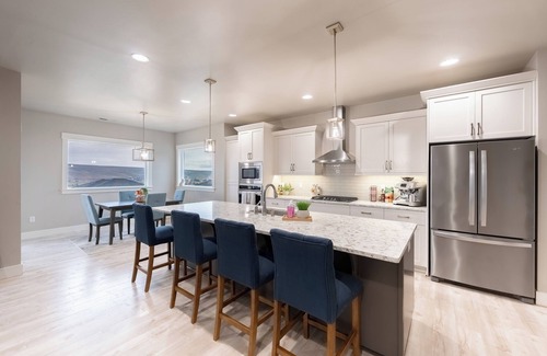 Tri-Cities House | Rolling hills + RV parking + Pet Friendly
