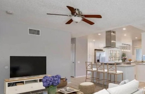Santee House | Rolling Hills