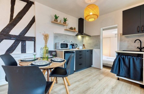 Gare-Jouvenet Apartment | Romain : Charmant F2 sur cour calme en centre ville