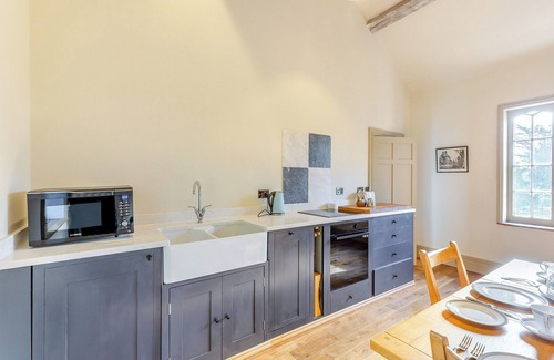 Kingswood Cottage | Romance, style and luxury are on offer in abundance in this countryside apartment.