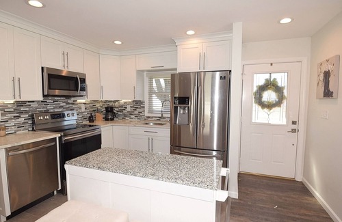 Hicksville House | Romance Vacation Sweet Home
